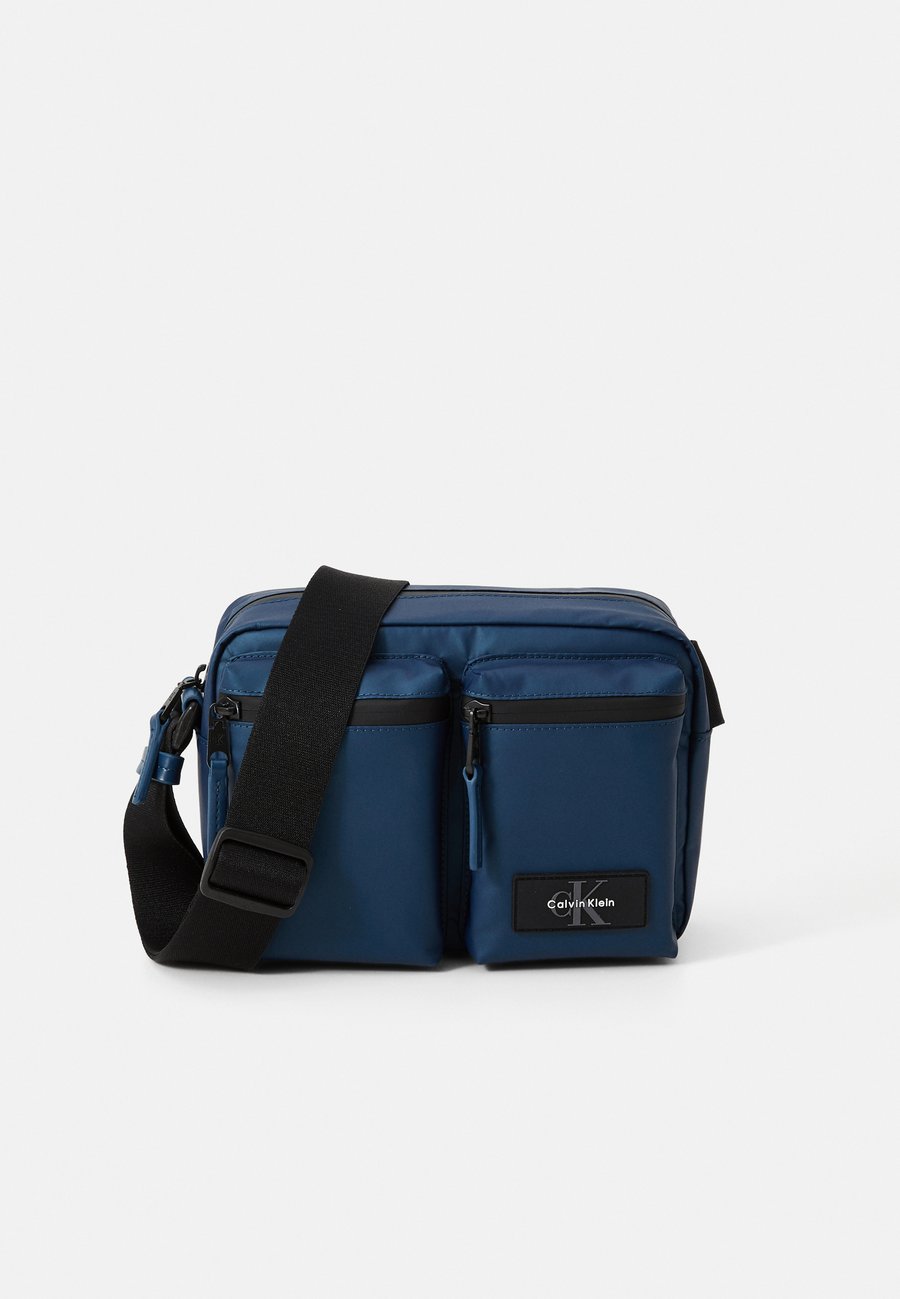 Сумка кросс-боди Calvin Klein TECH UTILITY RUBBER, Moonlit Ocean/Mottled Blue
Сумка кросс-боди Calvin Klein TECH UTILITY RUBBER, Moonlit Ocean/Mottled Blue