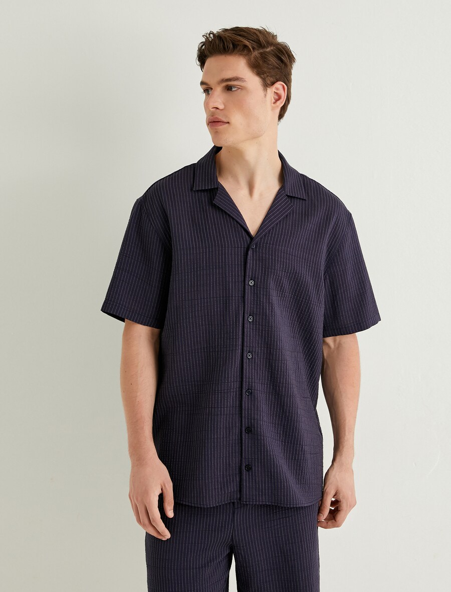 Рубашка на пуговицах классического кроя Koton, темно-синий
Рубашка на пуговицах классического кроя Koton, темно-синий