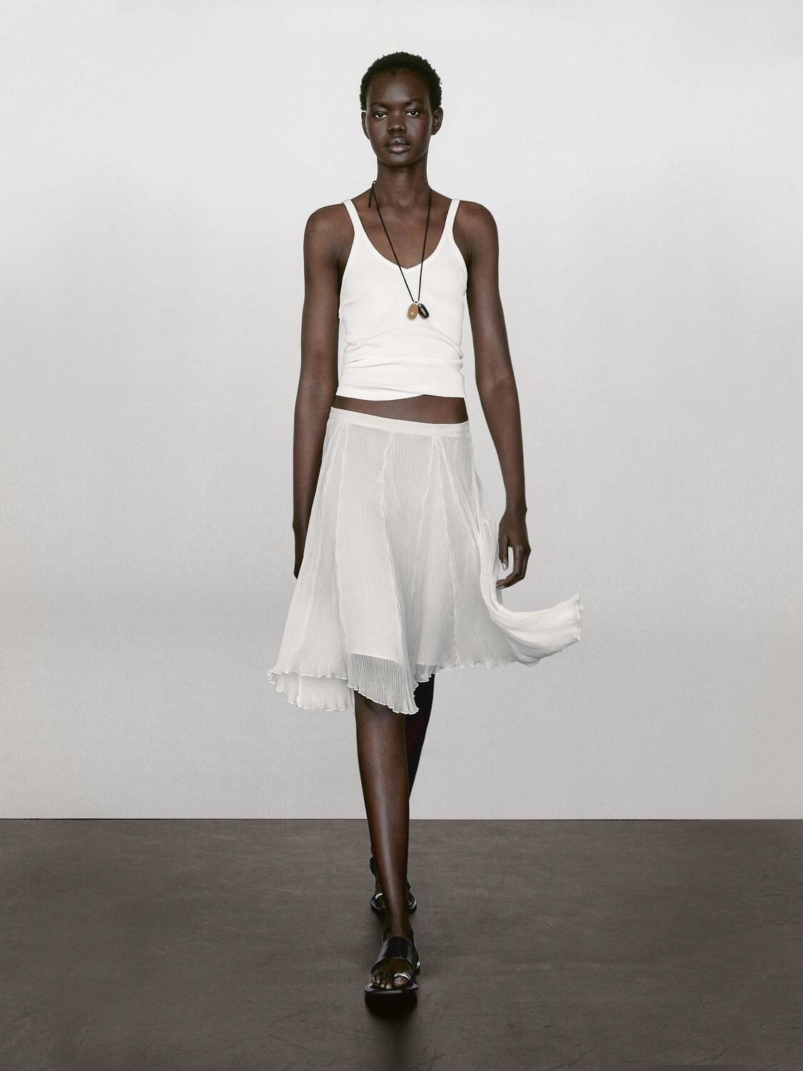 Топ с V-образным вырезом в рубчик Massimo Dutti, кремовый
Топ с V-образным вырезом в рубчик Massimo Dutti, кремовый