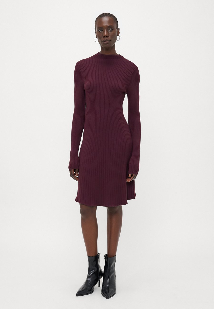 Платье Vero Moda Tall VMNANCY SKATER DRESS , Winetasting/Bordeaux
Платье Vero Moda Tall VMNANCY SKATER DRESS , Winetasting/Bordeaux