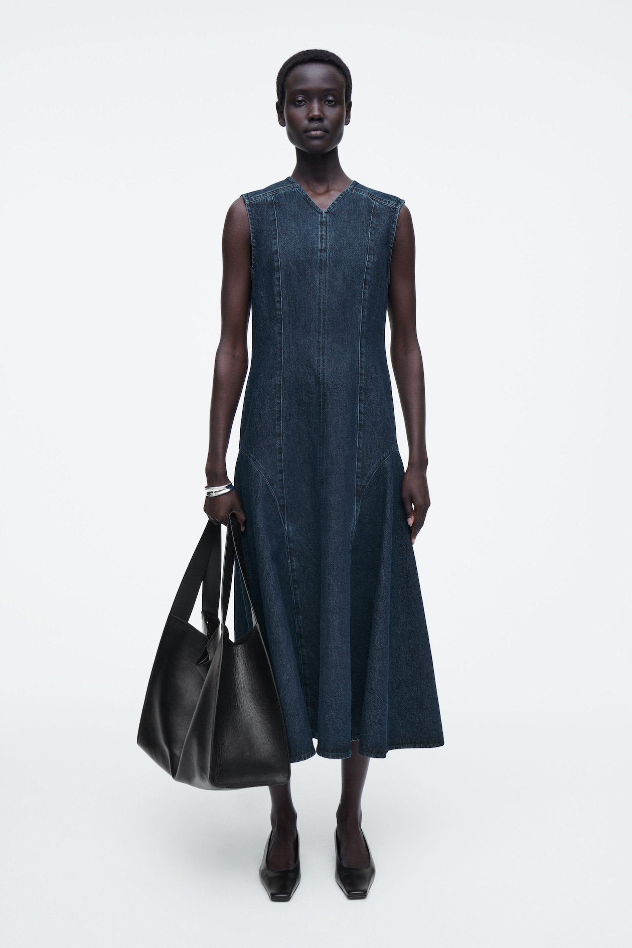 Джинсовое платье миди с заниженной талией COS, синий
Джинсовое платье миди с заниженной талией COS, синий