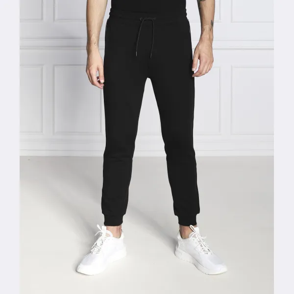 Спортивные брюки стандартного кроя New Arlo Guess, черный
Спортивные брюки стандартного кроя New Arlo Guess, черный