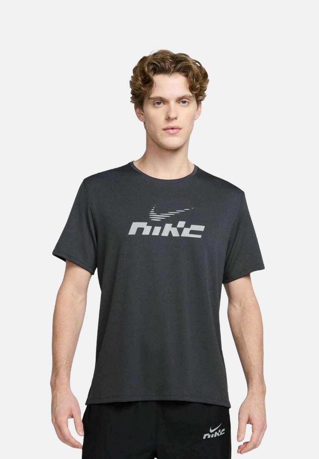 Футболка с принтом MILLER FLASH DRI-FIT HARDLOOP Nike Sportswear, антрацит
Футболка с принтом MILLER FLASH DRI-FIT HARDLOOP Nike Sportswear, антрацит