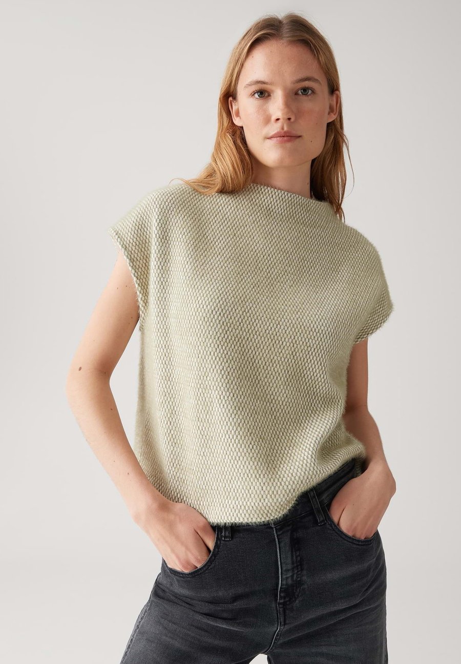Толстовка OPUS BOXY TWOTONE STRUCTURED, Soft Matcha/Light Green
Толстовка OPUS BOXY TWOTONE STRUCTURED, Soft Matcha/Light Green