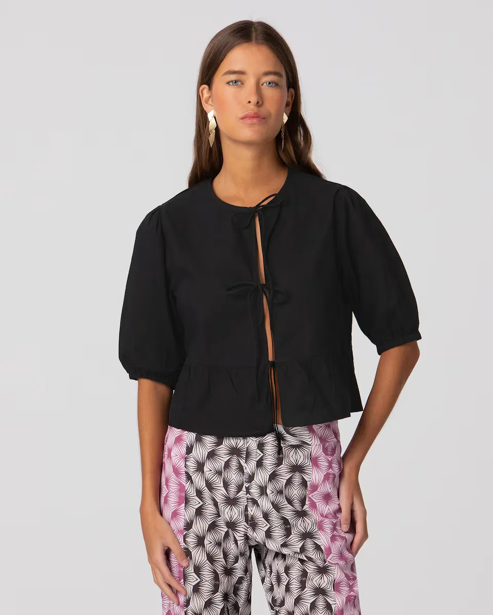 Женский топ с короткими рукавами и эластичными манжетами Noon, черный
Женский топ с короткими рукавами и эластичными манжетами Noon, черный