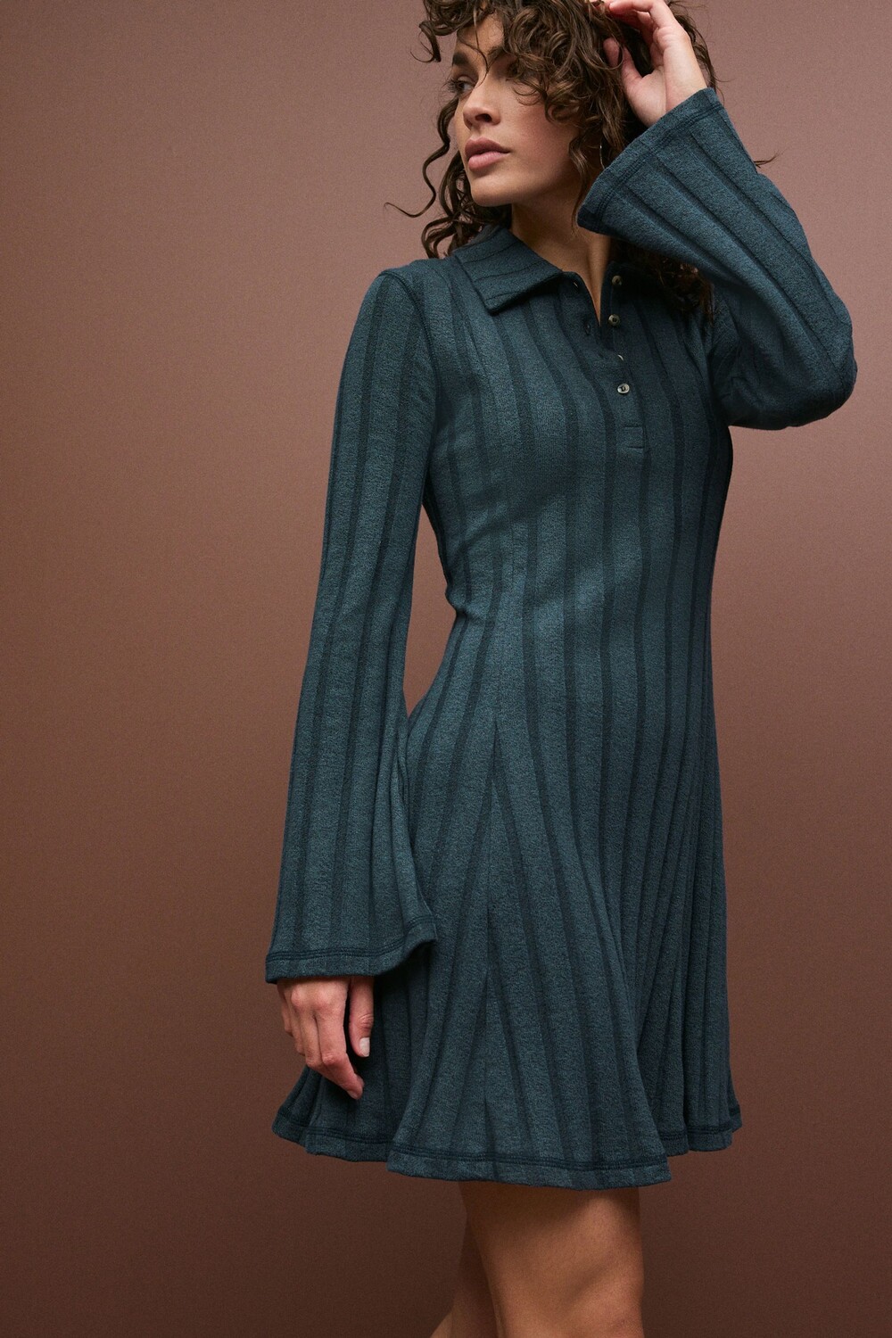 Мини платье в рубчик с длинными рукавами и воротником Next, синий
Мини платье в рубчик с длинными рукавами и воротником Next, синий