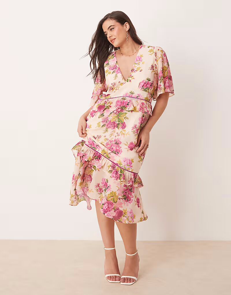 Платье-чай миди Hope & Ivy Plus с баской на талии, с розовым принтом
Платье-чай миди Hope & Ivy Plus с баской на талии, с розовым принтом
