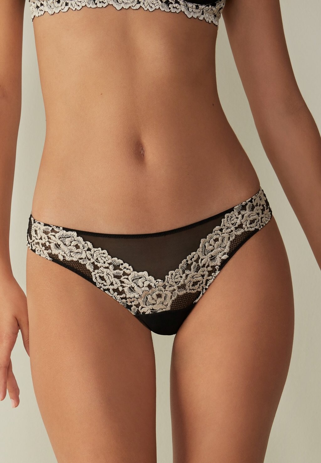 Стринги PRETTY FLOWERS Intimissimi, черный
Стринги PRETTY FLOWERS Intimissimi, черный