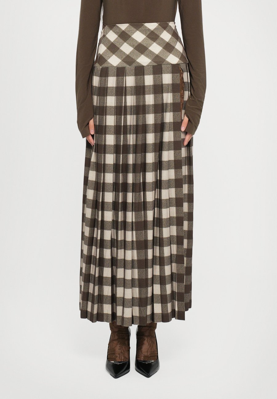 Юбка Norma Kamali PLEATED LONG SKIRT SLIT, Bark/Brown
Юбка Norma Kamali PLEATED LONG SKIRT SLIT, Bark/Brown