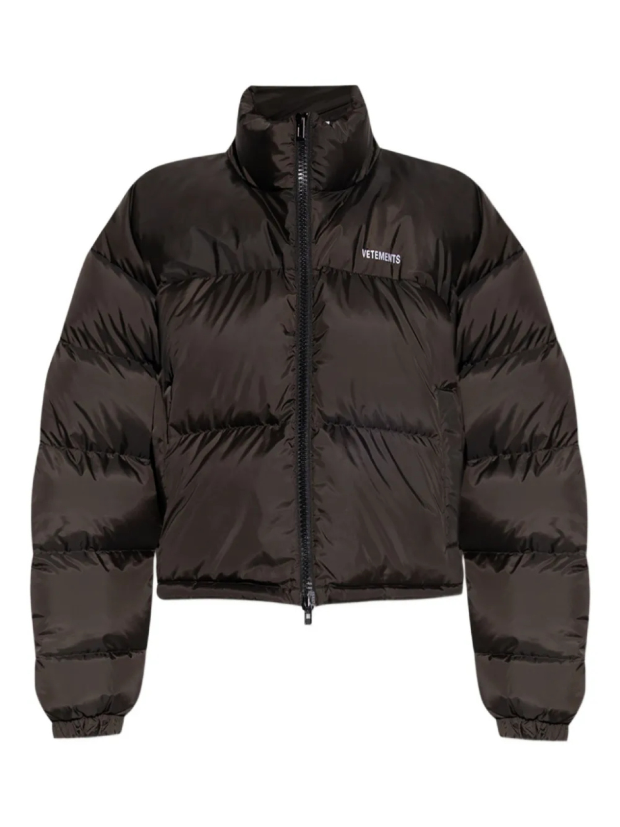 Пуховик с вышитым логотипом VETEMENTS, черный
Пуховик с вышитым логотипом VETEMENTS, черный