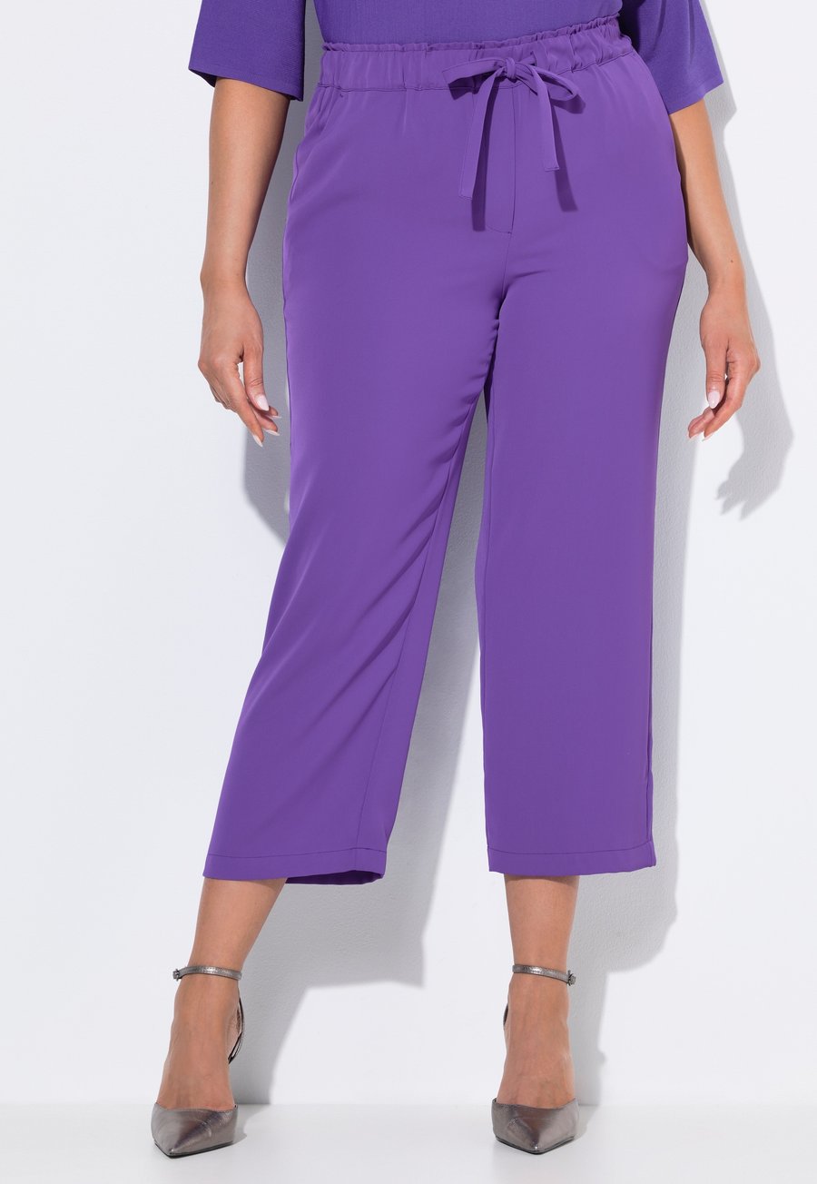 Брюки Ulla Popken 7/8 BÜGELFALTEN, ELASTIKBUND, BINDE, Amethist/Purple
Брюки Ulla Popken 7/8 BÜGELFALTEN, ELASTIKBUND, BINDE, Amethist/Purple