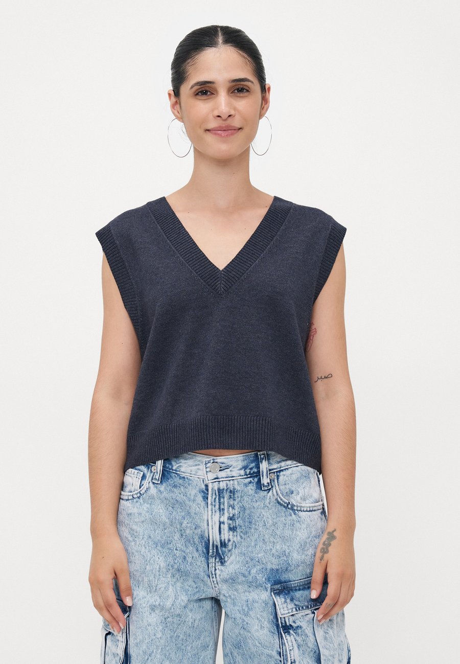 Джемпер ONLY Petite ONLCOCO LIFE V NECK VEST, Ombre Blue Melange/Stone Blue Denim
Джемпер ONLY Petite ONLCOCO LIFE V NECK VEST, Ombre Blue Melange/Stone Blue Denim