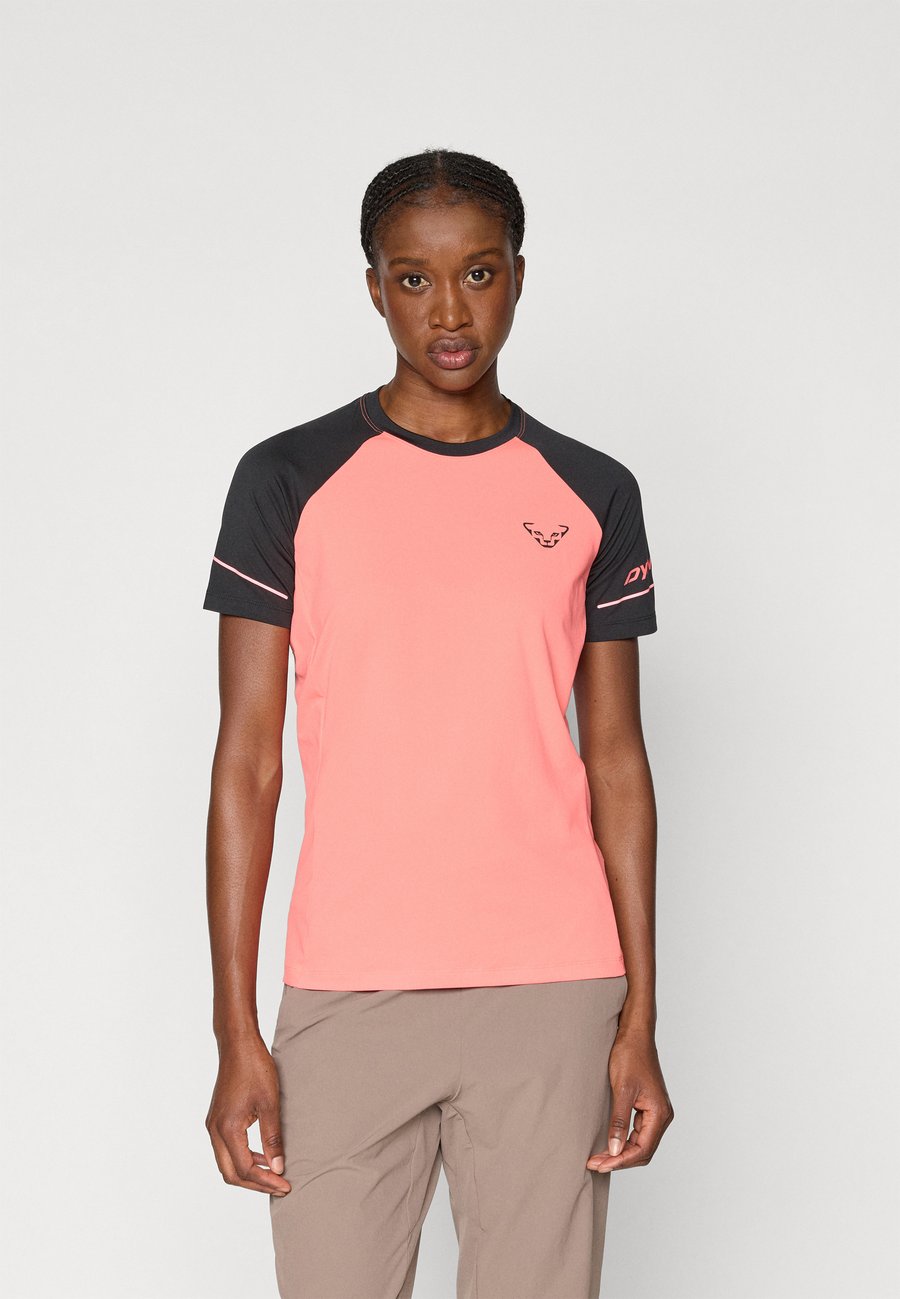 Футболка Dynafit ALPINE PRO TEE, Ultra Coral/Coral
Футболка Dynafit ALPINE PRO TEE, Ultra Coral/Coral