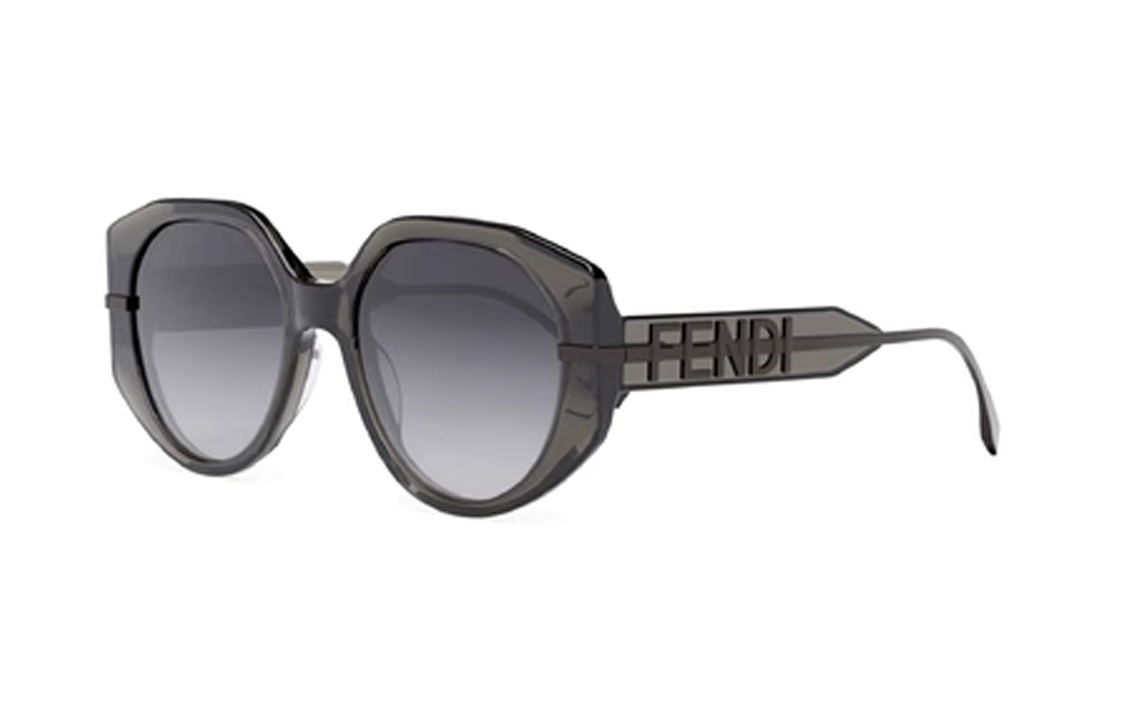 Футболка с пластиковой оправой неправильной формы солнцезащитные очки женские темно-серые FENDI
Футболка с пластиковой оправой неправильной формы солнцезащитные очки женские темно-серые FENDI