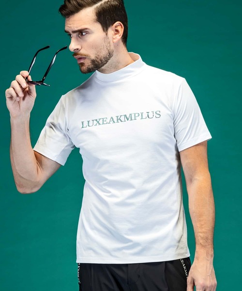 Футболка с коротким рукавом, высоким воротником, логотипом со стразами LUXEAKMPLUS Golf, бело-синяя
Футболка с коротким рукавом, высоким воротником, логотипом со стразами LUXEAKMPLUS Golf, бело-синяя