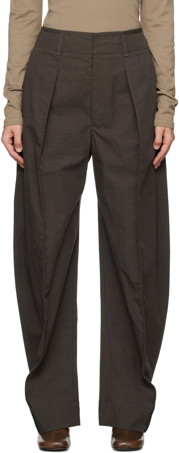 Коричневые изогнутые объемные брюки LEMAIRE
Коричневые изогнутые объемные брюки LEMAIRE