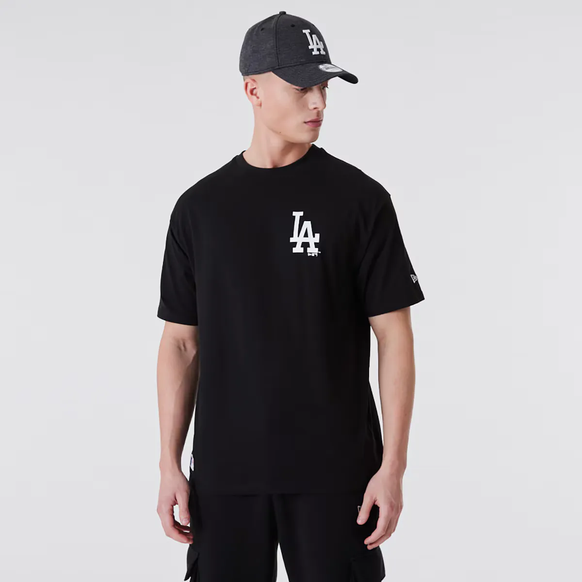 Футболка унисекс Лос-Анджелес Доджерс Лига Essentials Оверсайз Новая эра New Era, чёрный
Футболка унисекс Лос-Анджелес Доджерс Лига Essentials Оверсайз Новая эра New Era, чёрный