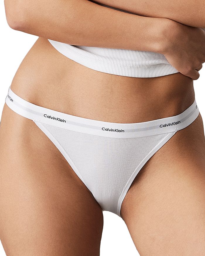 Стринги бикини Calvin Klein, белый
Стринги бикини Calvin Klein, белый