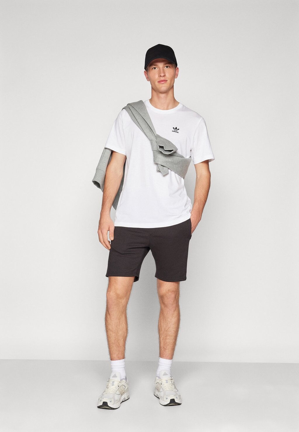 Шорты 3 PACK Pier One, цвет black/mottled light grey/dark blue
Шорты 3 PACK Pier One, цвет black/mottled light grey/dark blue