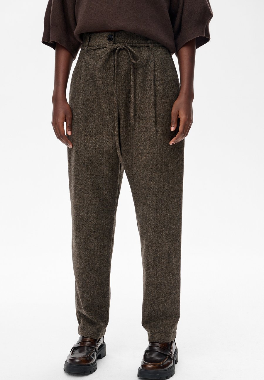 Брюки blue shadow HALINKA, Brown
Брюки blue shadow HALINKA, Brown