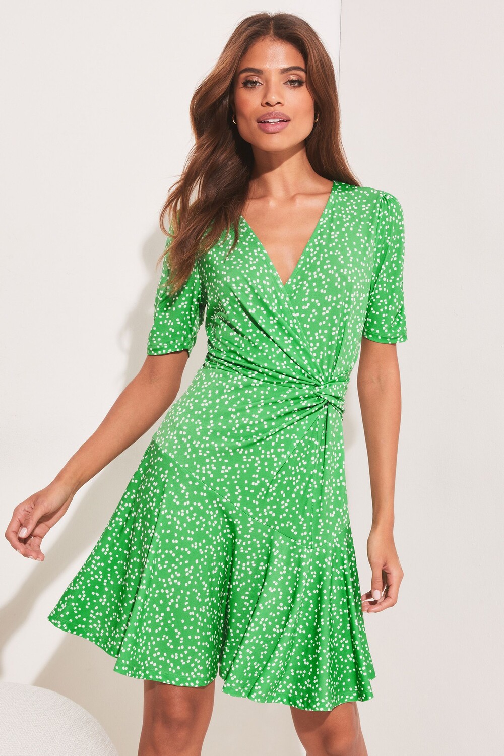 Расклешенное мини-платье из джерси с узлом спереди Lipsy, зеленый
Расклешенное мини-платье из джерси с узлом спереди Lipsy, зеленый