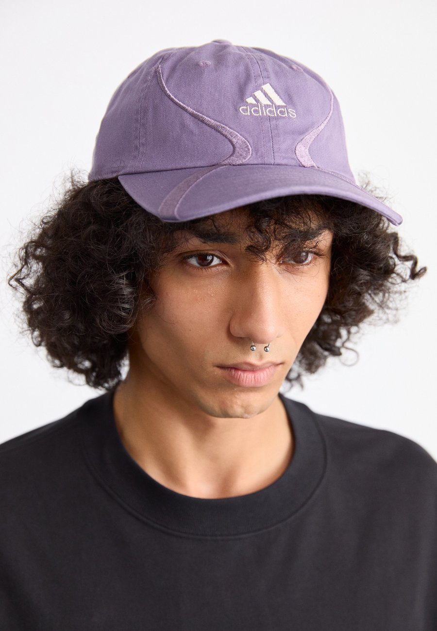Бейсболка Adidas Originals UNISEX, Shadow Violet/Purple
Бейсболка Adidas Originals UNISEX, Shadow Violet/Purple
