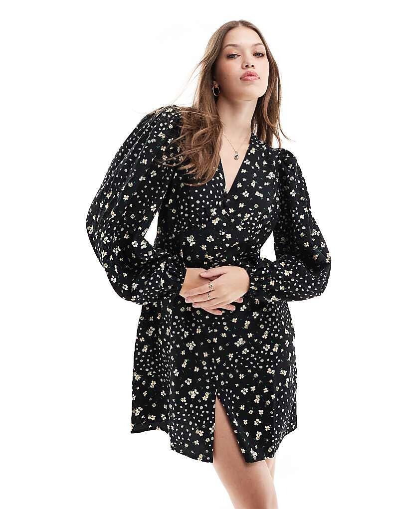Vero Moda Черное мини-платье на пуговицах с длинными рукавами, 2013, с белым цветочным узором
Vero Moda Черное мини-платье на пуговицах с длинными рукавами, 2013, с белым цветочным узором