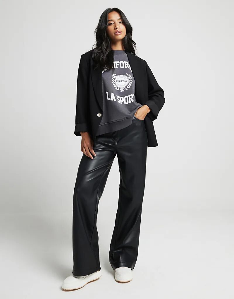 Прямые брюки из искусственной кожи черного цвета River Island 
Прямые брюки из искусственной кожи черного цвета River Island