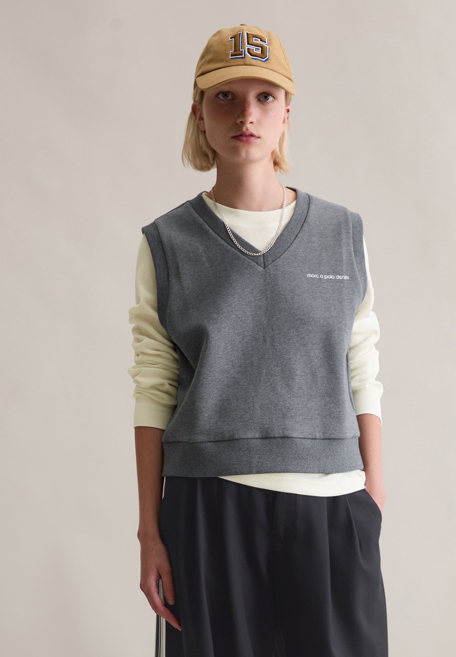 Футболка Marc O'Polo DENIM PULLUNDER V-NECK CHEST ARTWORK, Asphalt Melange/Black, Черный, Футболка Marc O'Polo DENIM PULLUNDER V-NECK CHEST ARTWORK, Asphalt Melange/Black
Футболка Marc O'Polo DENIM PULLUNDER V-NECK CHEST ARTWORK, Asphalt Melange/Black, Черный, Футболка Marc O'Polo DENIM PULLUNDER V-NECK CHEST ARTWORK, Asphalt Melange/Black