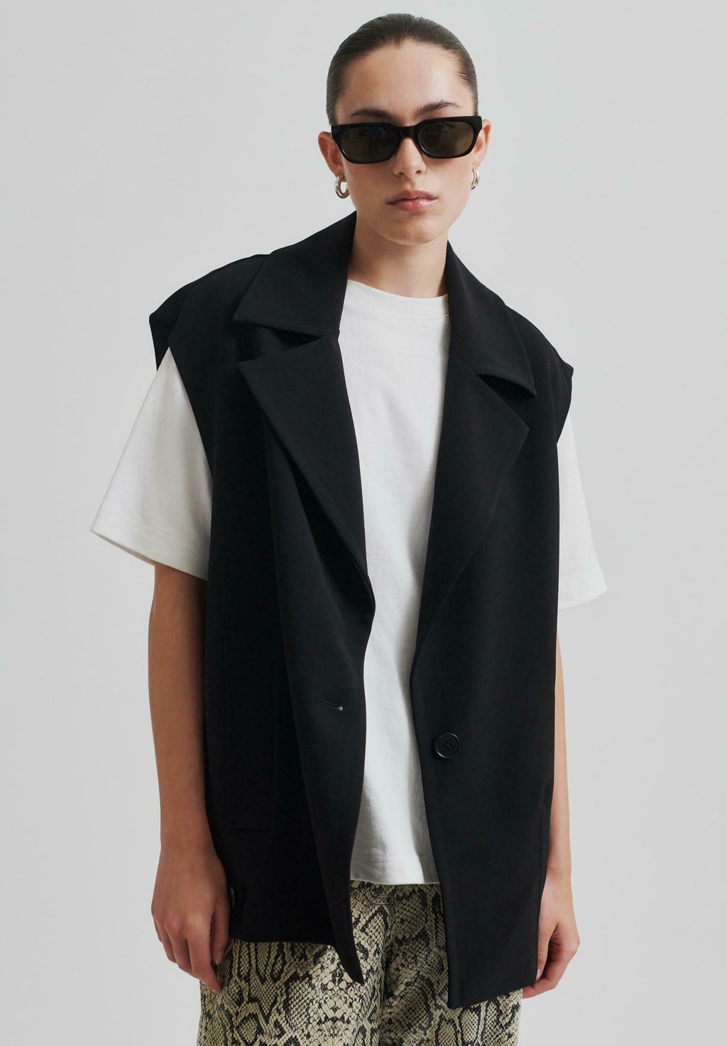 Жилет FIQUE Second Female, черный
Жилет FIQUE Second Female, черный