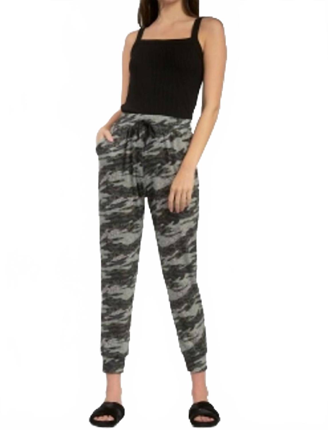 Камуфляжные брюки-джоггеры в оливковом цвете ELAN
Камуфляжные брюки-джоггеры в оливковом цвете ELAN