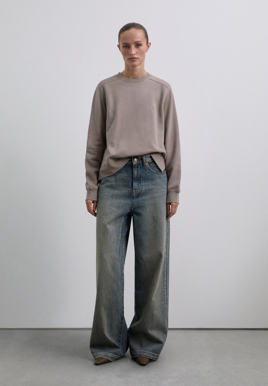 Толстовка Scalpers Sweatshirt, Taupe
Толстовка Scalpers Sweatshirt, Taupe