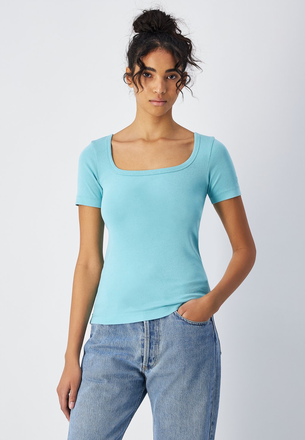 Базовая футболка SS TEE MINERAL DYE Champion, синий
Базовая футболка SS TEE MINERAL DYE Champion, синий