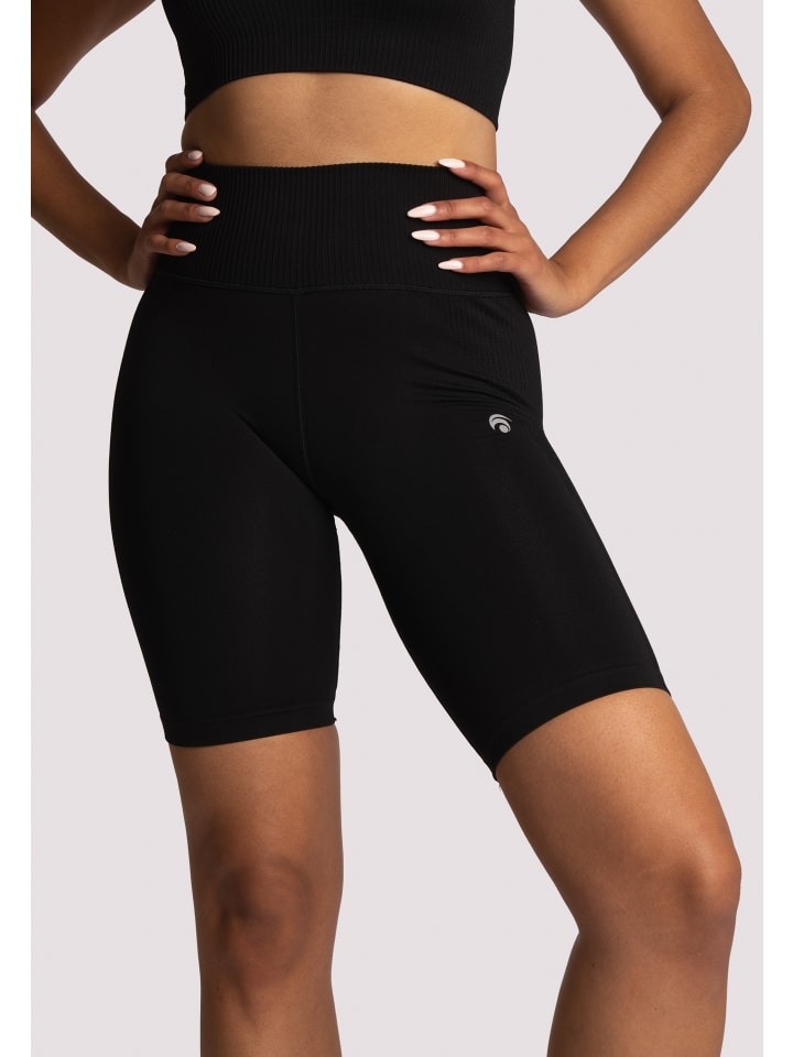 OCEANSAPART Шорты «Сидней» черного цвета
OCEANSAPART Шорты «Сидней» черного цвета