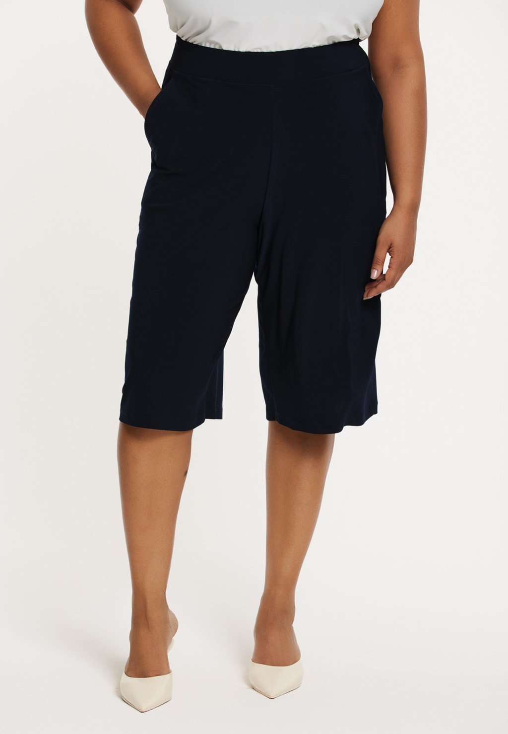 Шорты WITH AN ELASTIC WAISTBAND YOEK, синий
Шорты WITH AN ELASTIC WAISTBAND YOEK, синий