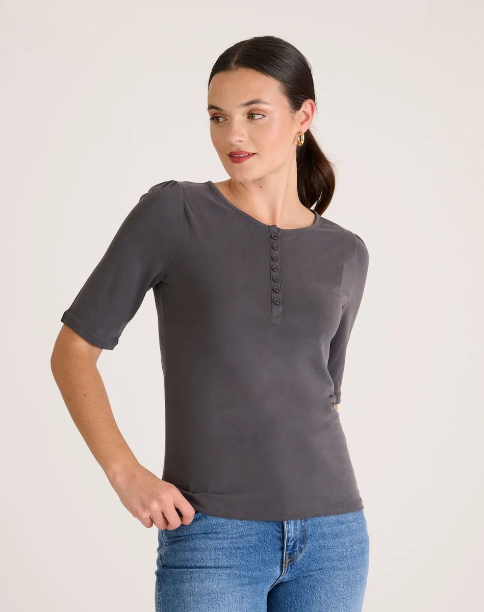 Женская футболка с короткими рукавами и застежкой на пуговицы спереди Naf Naf, серый
Женская футболка с короткими рукавами и застежкой на пуговицы спереди Naf Naf, серый