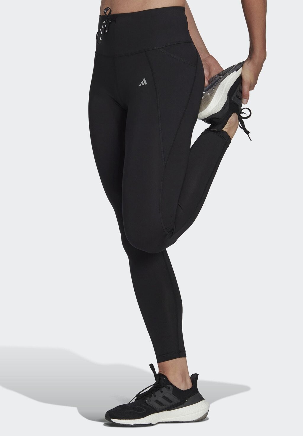 Тайтсы женские Adidas на кулиске, черный
Тайтсы женские Adidas на кулиске, черный