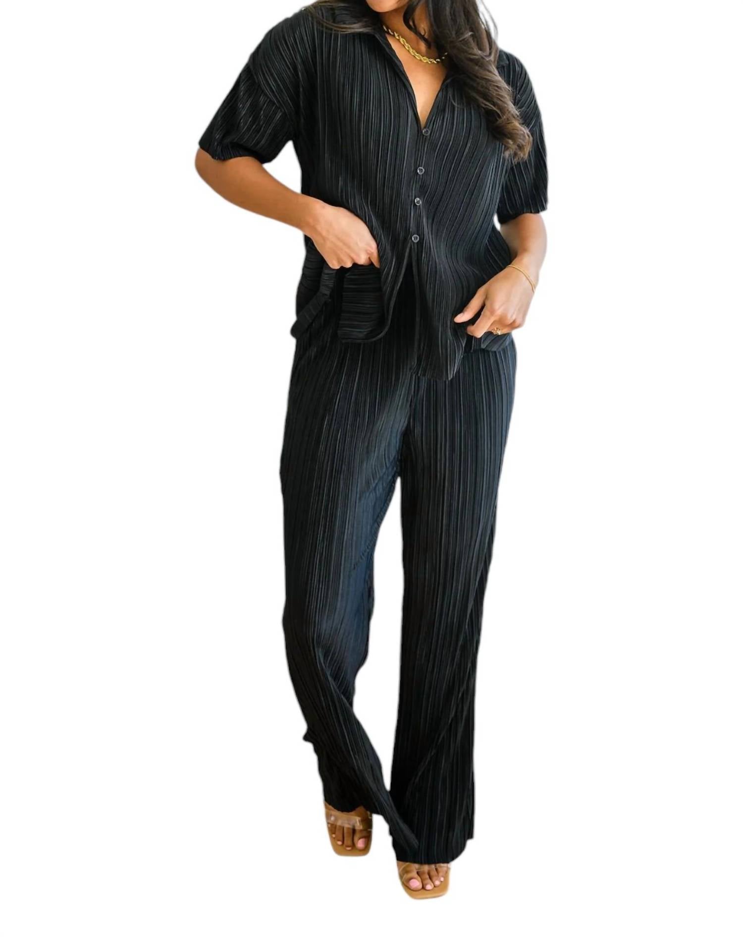 Низкий ключ Идеальный плиссе Комплект черного цвета VERY J
Низкий ключ Идеальный плиссе Комплект черного цвета VERY J