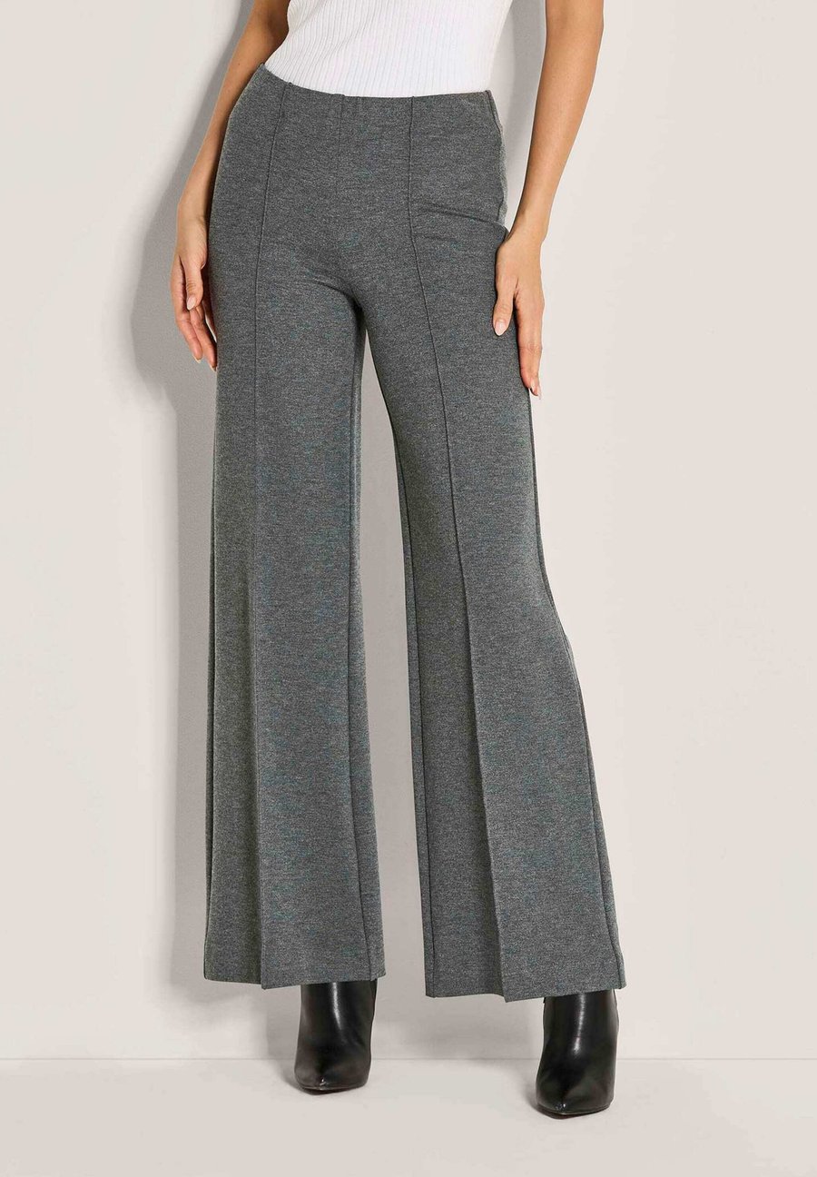 Брюки MADELEINE WEITE MIT BIESEN, Stone Grey/Stone
Брюки MADELEINE WEITE MIT BIESEN, Stone Grey/Stone