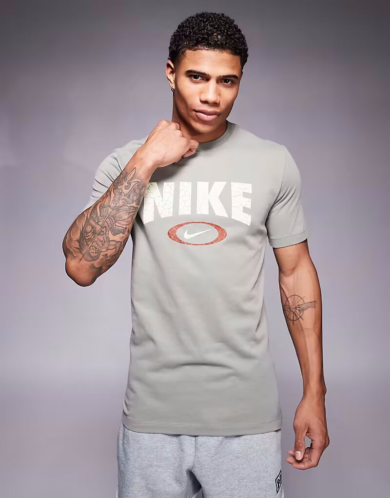 Футболка Nike Training с овальным принтом «свуш» светло-зеленого цвета
Футболка Nike Training с овальным принтом «свуш» светло-зеленого цвета