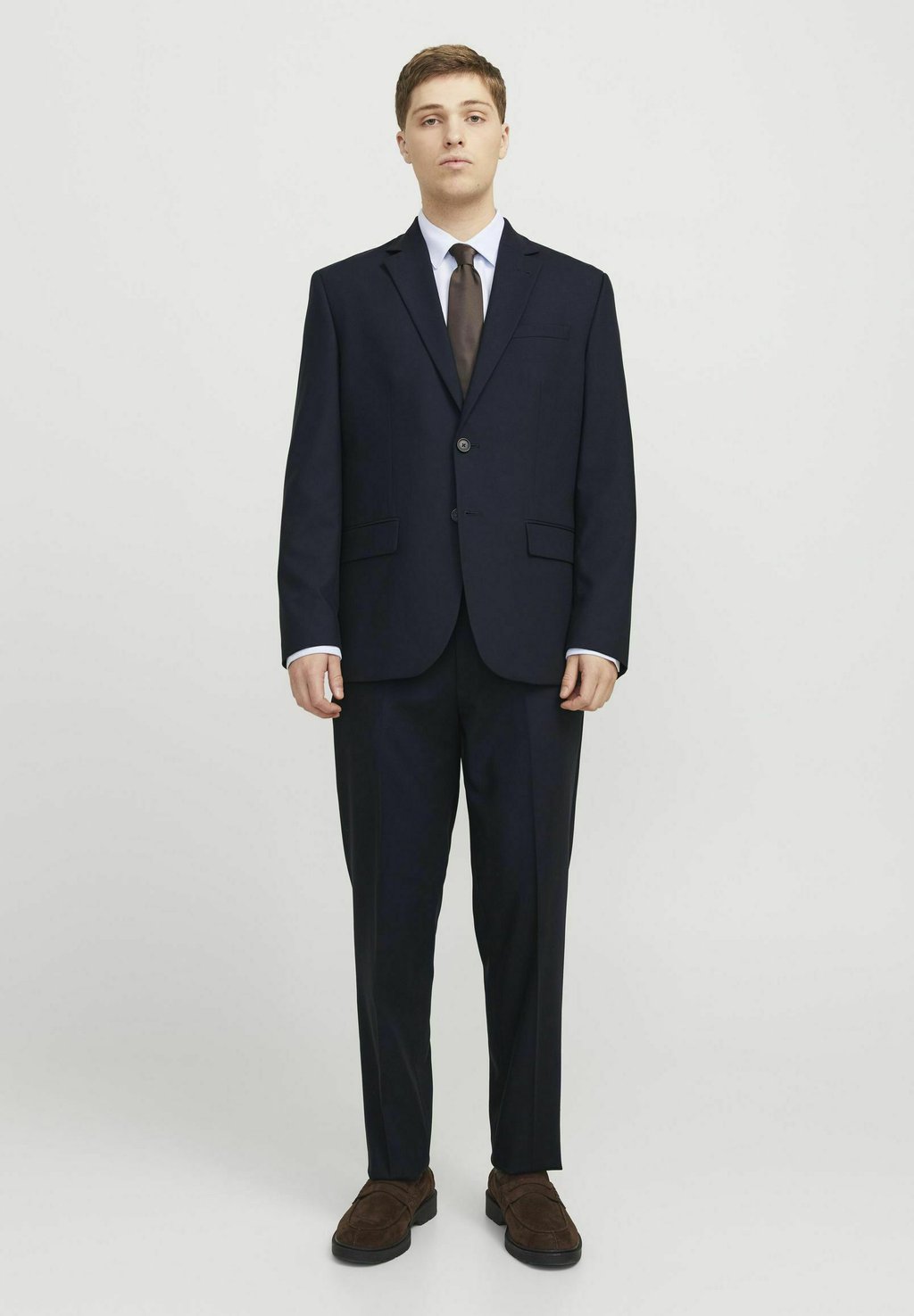 Костюм SET EINREIHIGER JPRTHEO REGULAR FIT Jack & Jones PREMIUM, темно-синий
Костюм SET EINREIHIGER JPRTHEO REGULAR FIT Jack & Jones PREMIUM, темно-синий