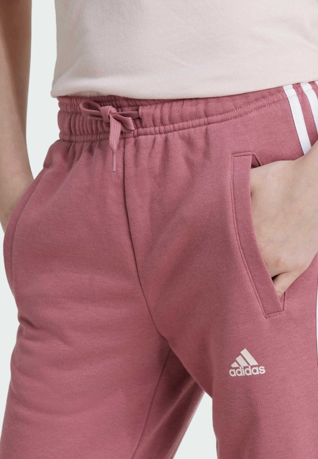 Спортивные брюки Essentials 3-Stripes adidas Sportswear, preloved малиново-песочно-розовый
Спортивные брюки Essentials 3-Stripes adidas Sportswear, preloved малиново-песочно-розовый