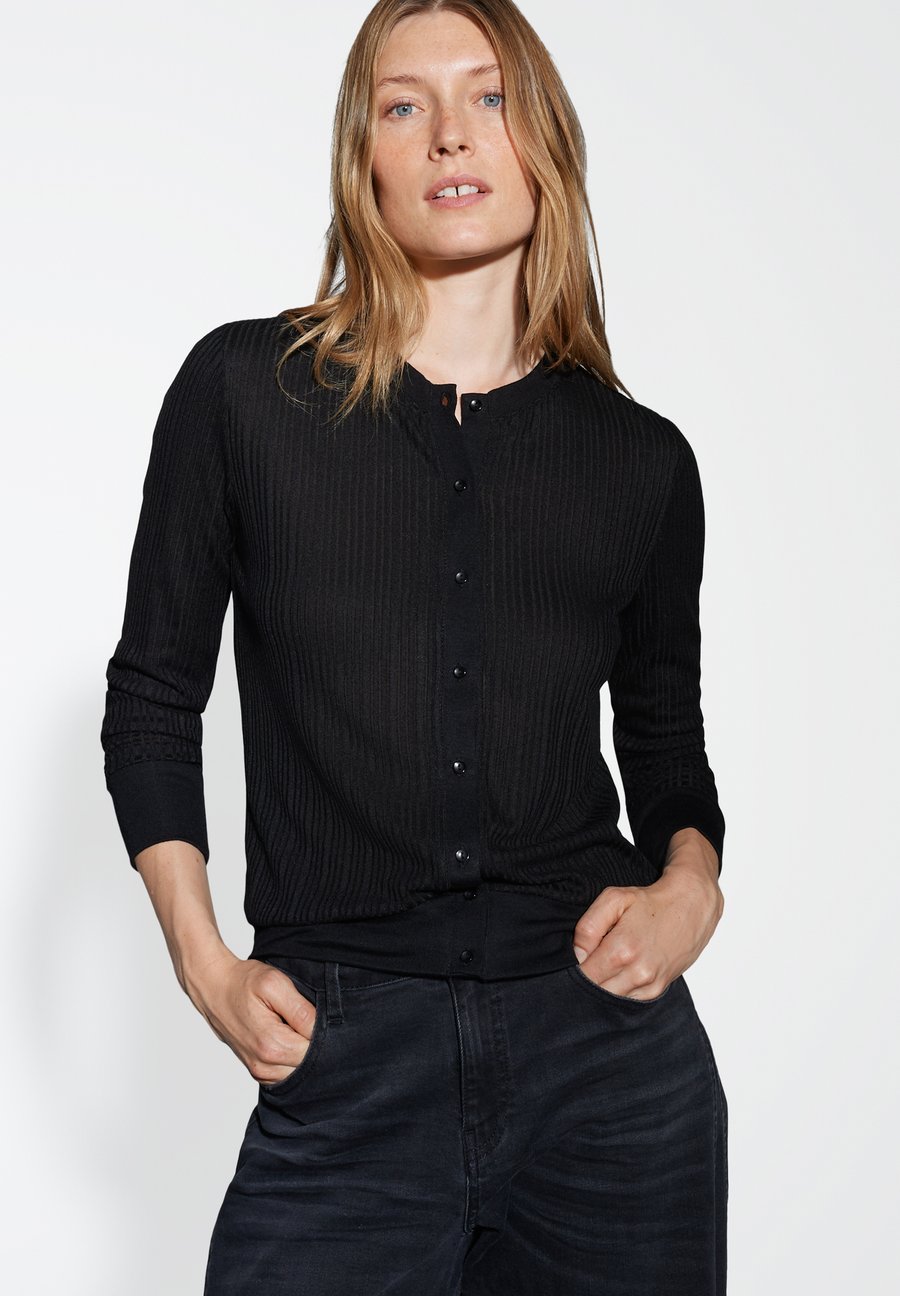 Топ OPUS SLIM FIT, Black
Топ OPUS SLIM FIT, Black