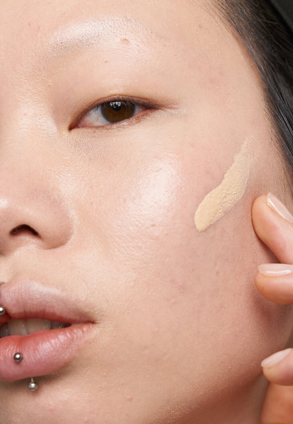 Тональная основа ELIZABETH ARDEN FLAWLESS FINISH SKINCARING FOUNDATION, цвет 150N fair skin
Тональная основа ELIZABETH ARDEN FLAWLESS FINISH SKINCARING FOUNDATION, цвет 150N fair skin
