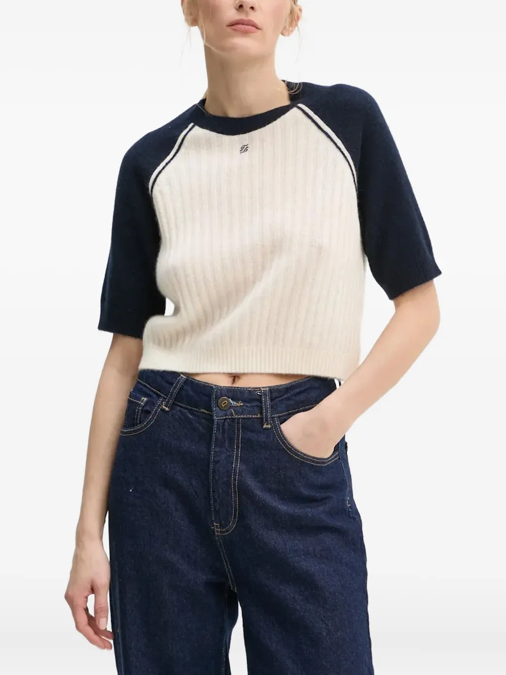 Топ с логотипом From Future, бежевый
Топ с логотипом From Future, бежевый