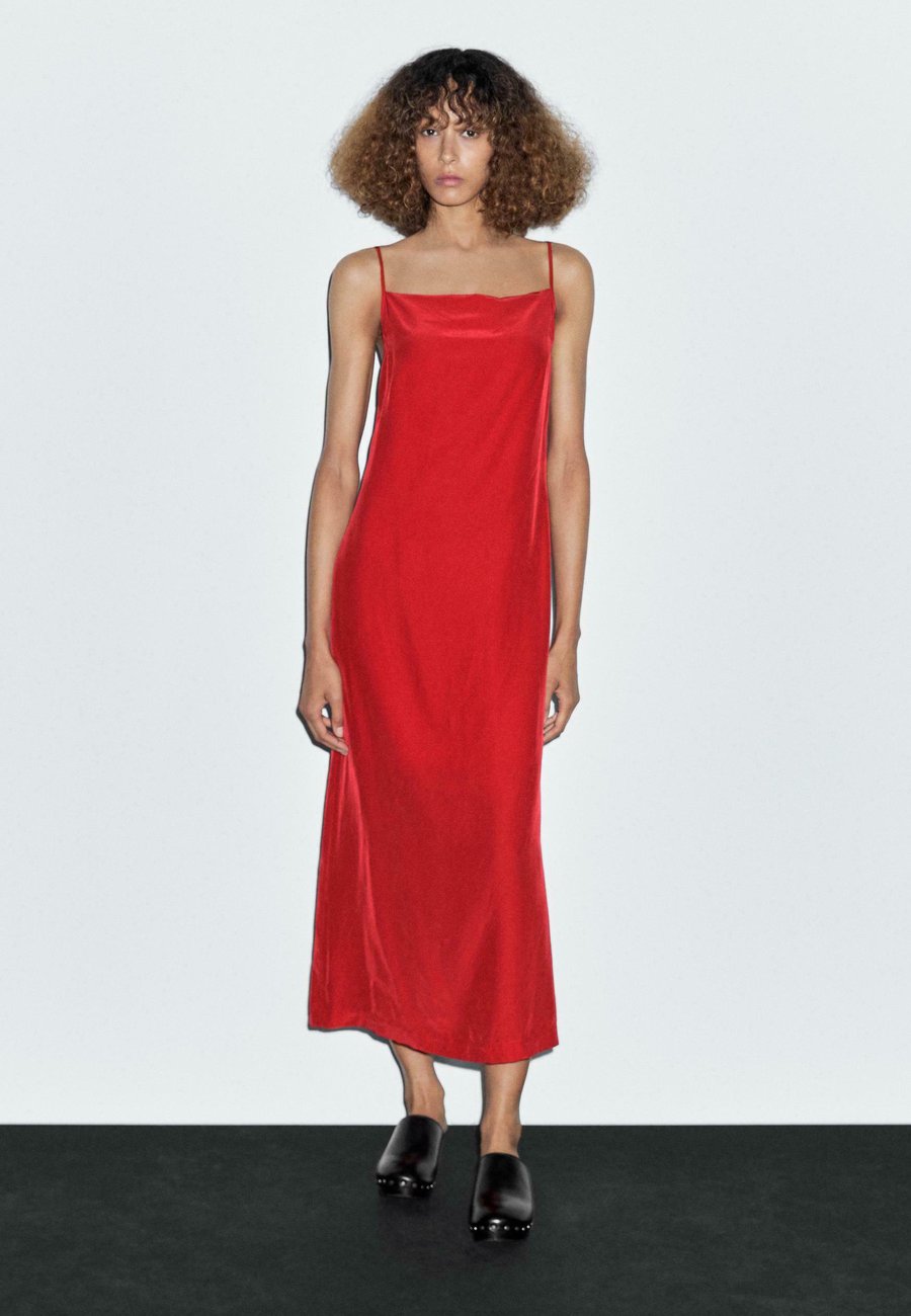 Платье Massimo Dutti FLOWING MIDI WITH A STRAIGHT NECKLINE, Mottled Red
Платье Massimo Dutti FLOWING MIDI WITH A STRAIGHT NECKLINE, Mottled Red