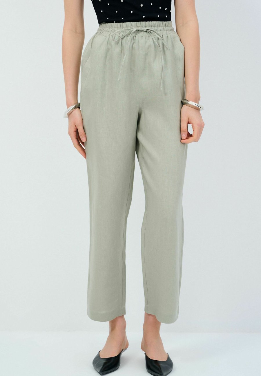 Брюки adL ELASTIC WAIST , Almond Green/Green
Брюки adL ELASTIC WAIST , Almond Green/Green