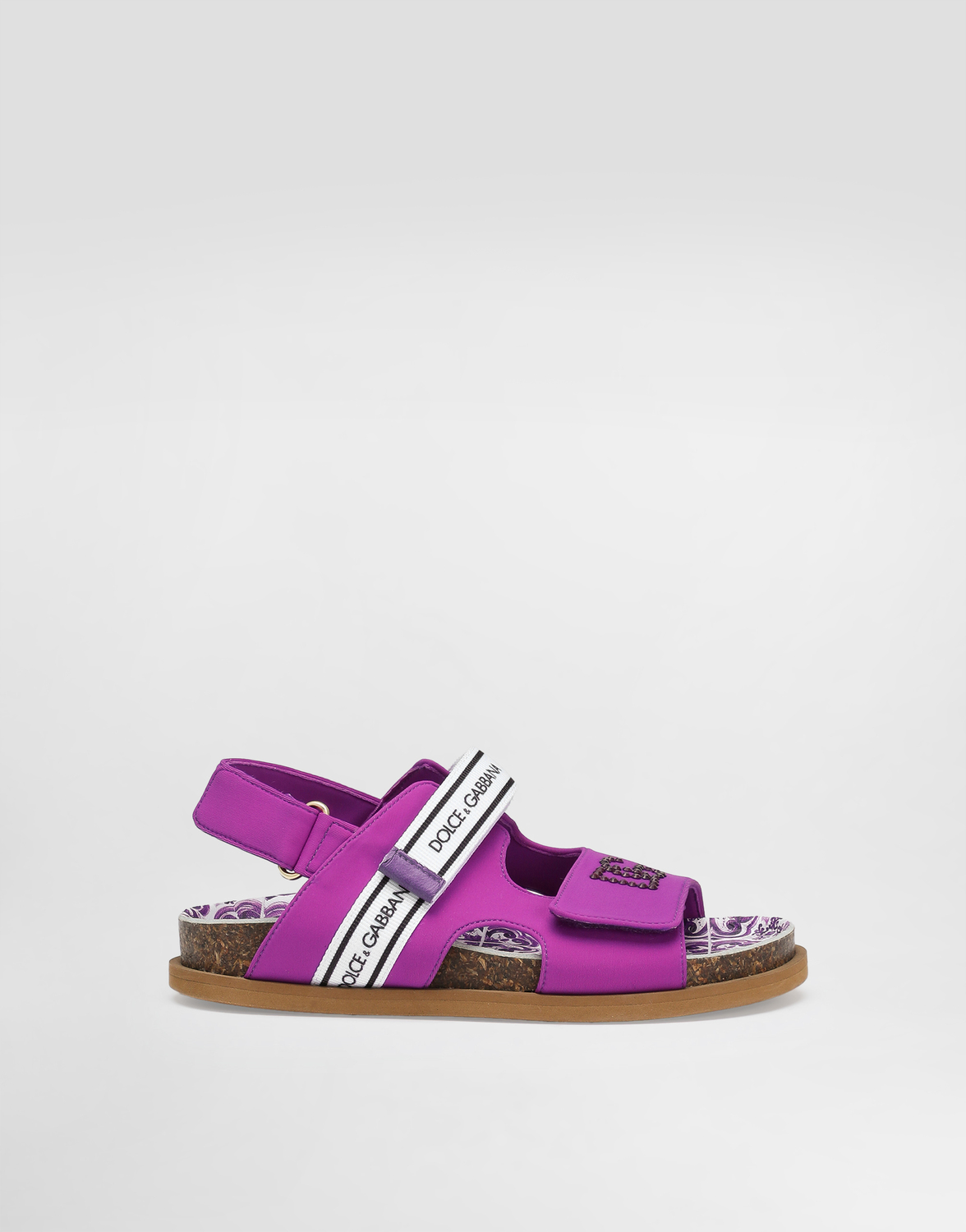 Сандалии с принтом мажолика и термостразами Dolce&Gabbana, мультиколор
Сандалии с принтом мажолика и термостразами Dolce&Gabbana, мультиколор