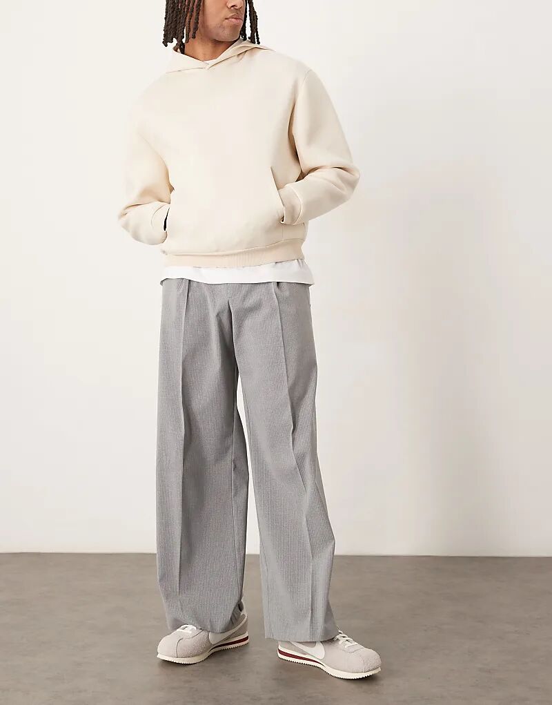 Строгие брюки свободного кроя ASOS DESIGN со складкой спереди в тонкую серую полоску
Строгие брюки свободного кроя ASOS DESIGN со складкой спереди в тонкую серую полоску