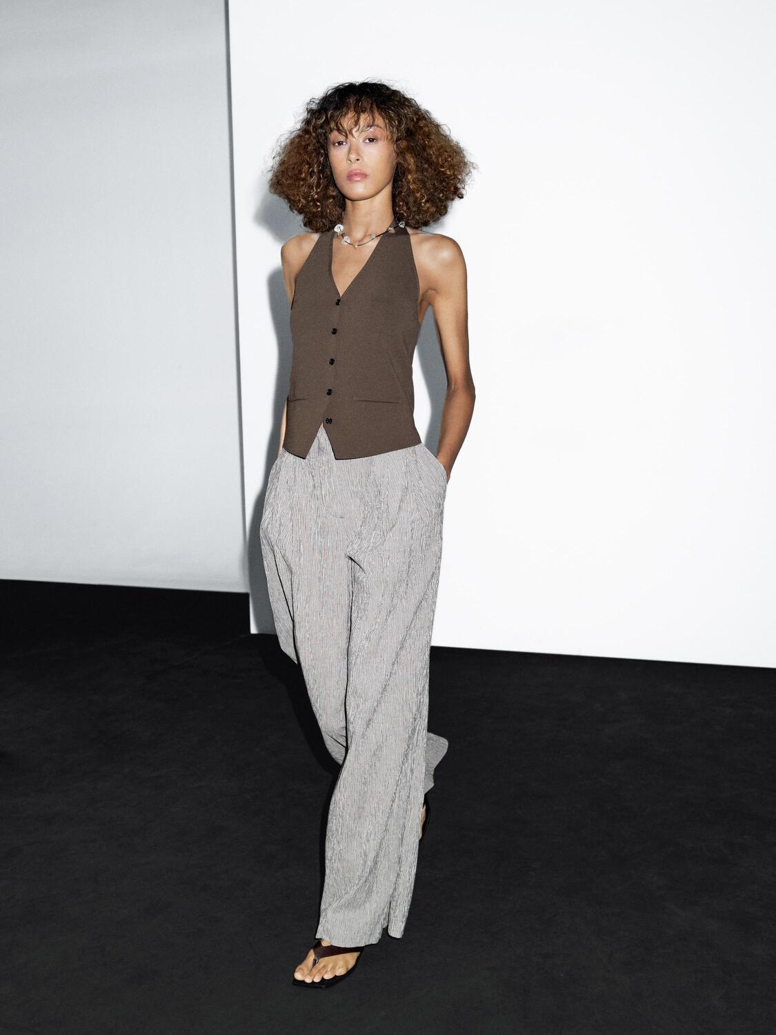 Вязаный жилет с халтер-воротом Massimo Dutti, хаки 
Вязаный жилет с халтер-воротом Massimo Dutti, хаки